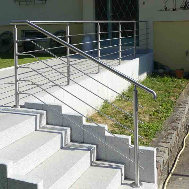 balustrade escalier exterieur en inox a cinq lisses fixation a la francaise barreaudage horizontal